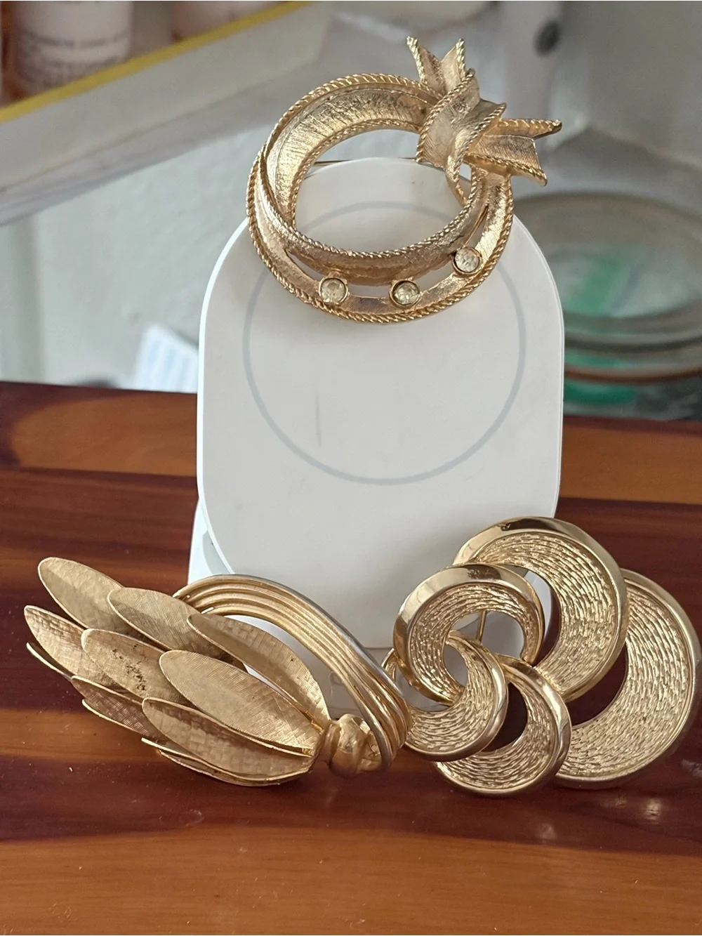 Elegant Gold-Tone Floral & Leaf trio Brooch Set - Women’s Fashion Jewelry